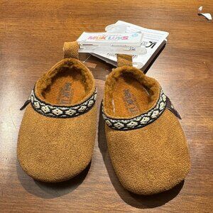 Muk Luks Mukluks Baby Shoes Slippers Newborn 0-6 months Brown NWT